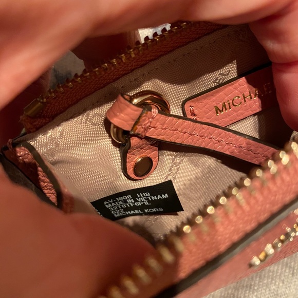 ✨Michael Kors Pink Slim Card Hold Wallet Wristlet✨ - Picture 7 of 7